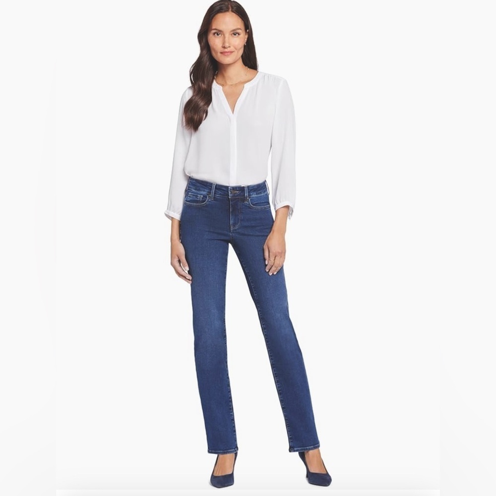 NEW-10 vintage JORDACHE
Women’s Straight- High Rise Jeans
Stretchy and soft